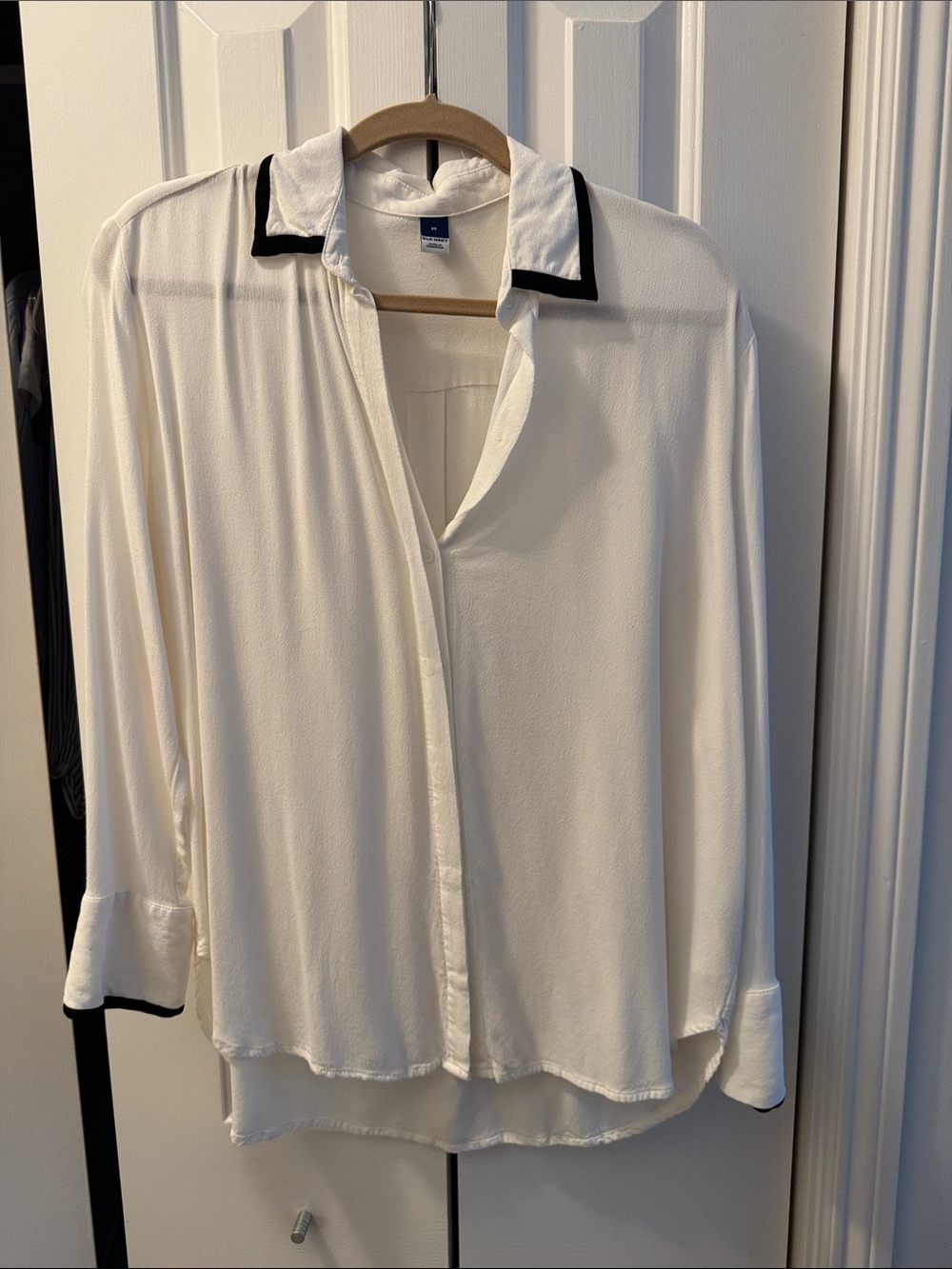 Old Navy White Button-Front Blouse with Black Trim Collar